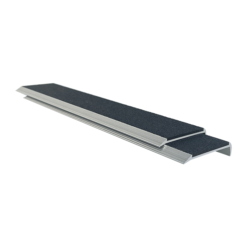Abrasive Clear Anodised Aluminium Surface Mounted Safety Stair Tread Nosing