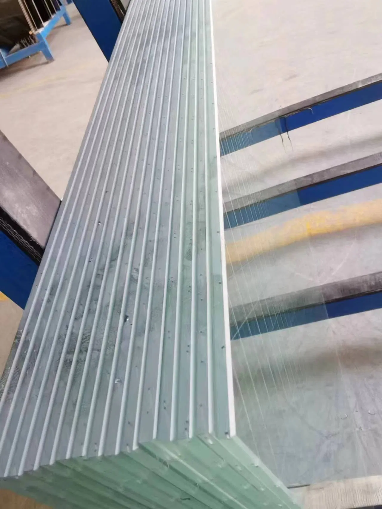 Tempered Polished 6.8mm *2540*1905mm Flat Diamond Shape Wired Mesh Patterned Fireproof Anti-Theft Anti-Smashing Safety Non Tempered Glass
