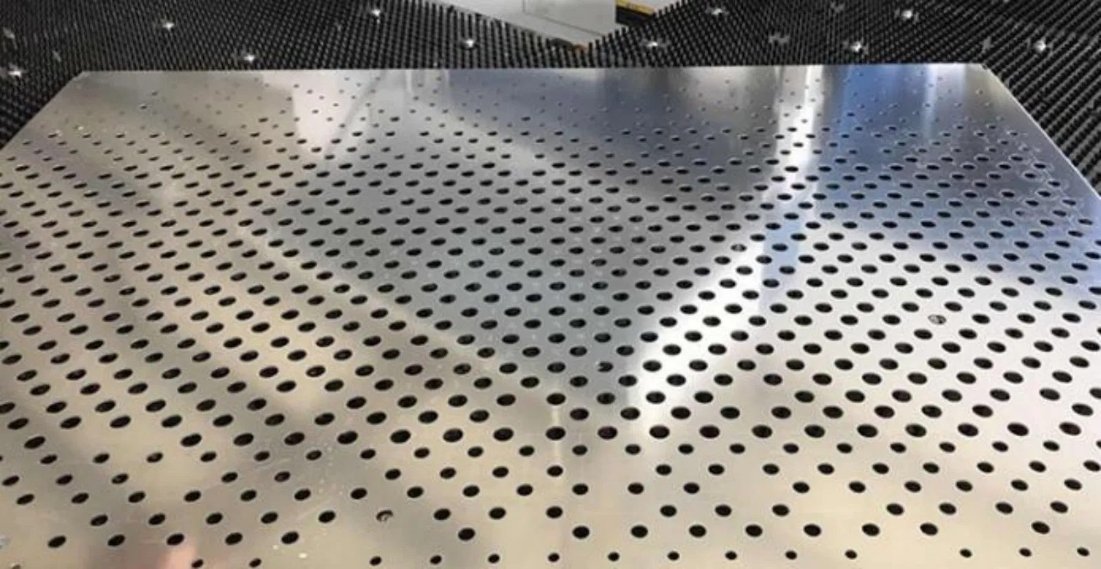 Factory Direct Sell Aluminum Perforated Stretched Screen for Curtain Wall