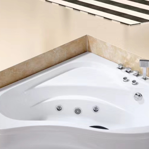 Угловая ванна с гидромассажем