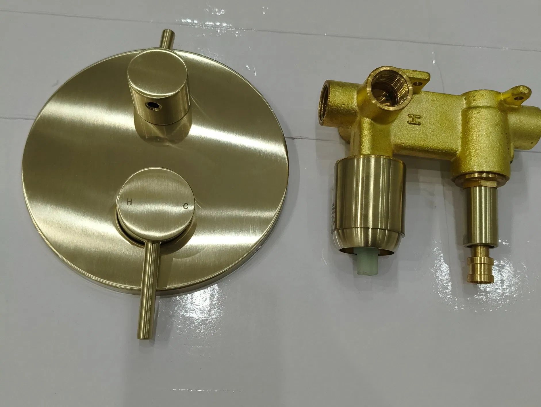 Bathroom Sanitary Ware 160mm Brass Plate Strict QC Inspection Shower Mixer with Diverter