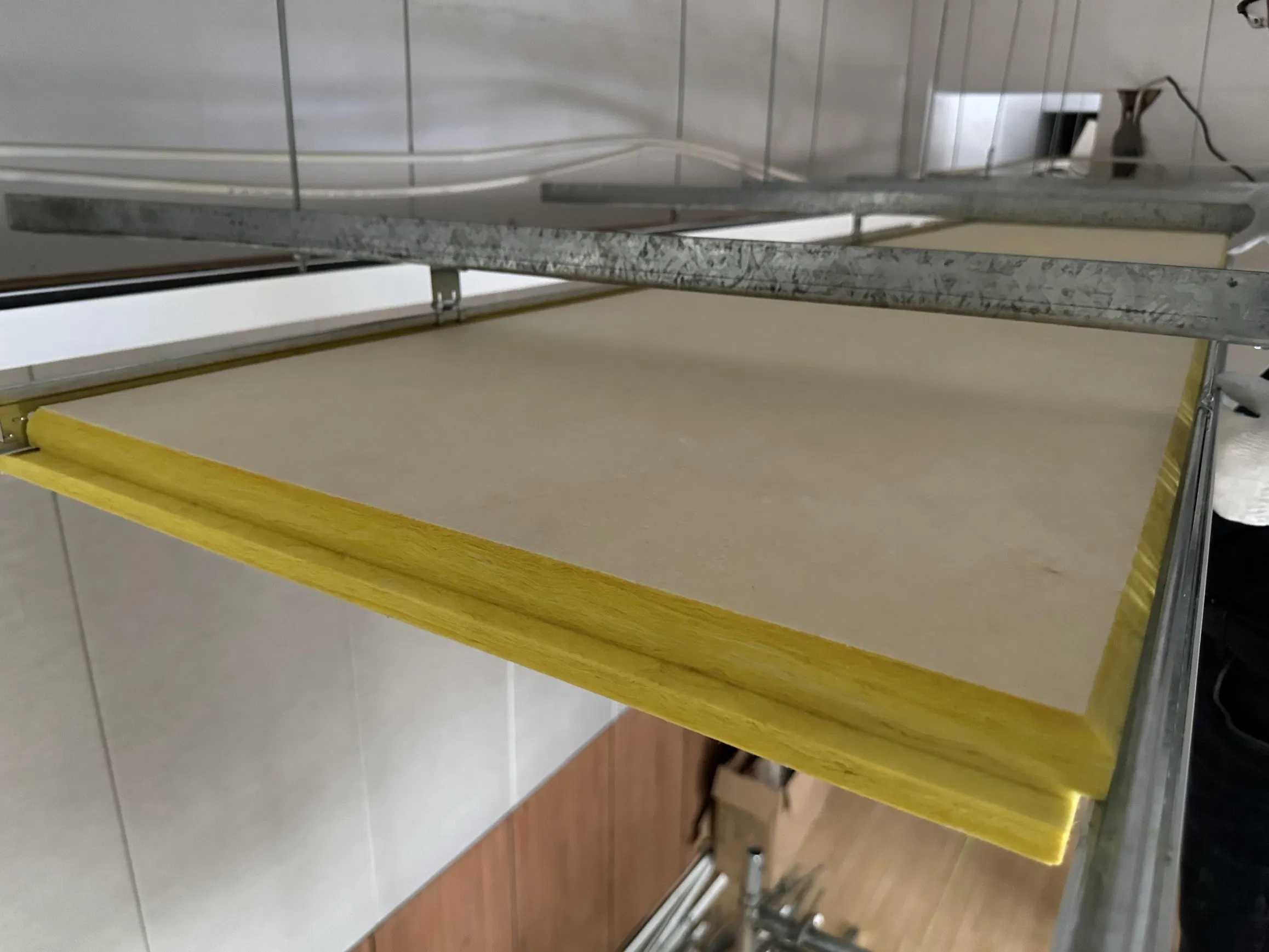 Tegular Edge Fireproofing and Soundproofing Panel Fiberglass Acoustic Insulation Ceiling Board for Shcool/Office Building