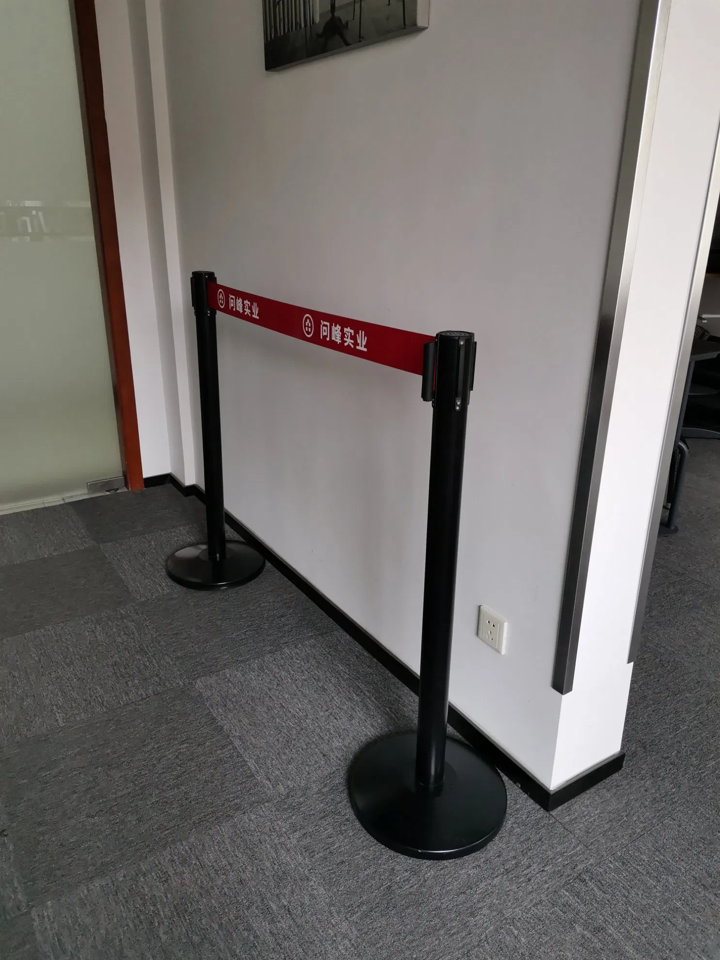 Crowd Control Retractable Belt Barrier Airport Queue Management