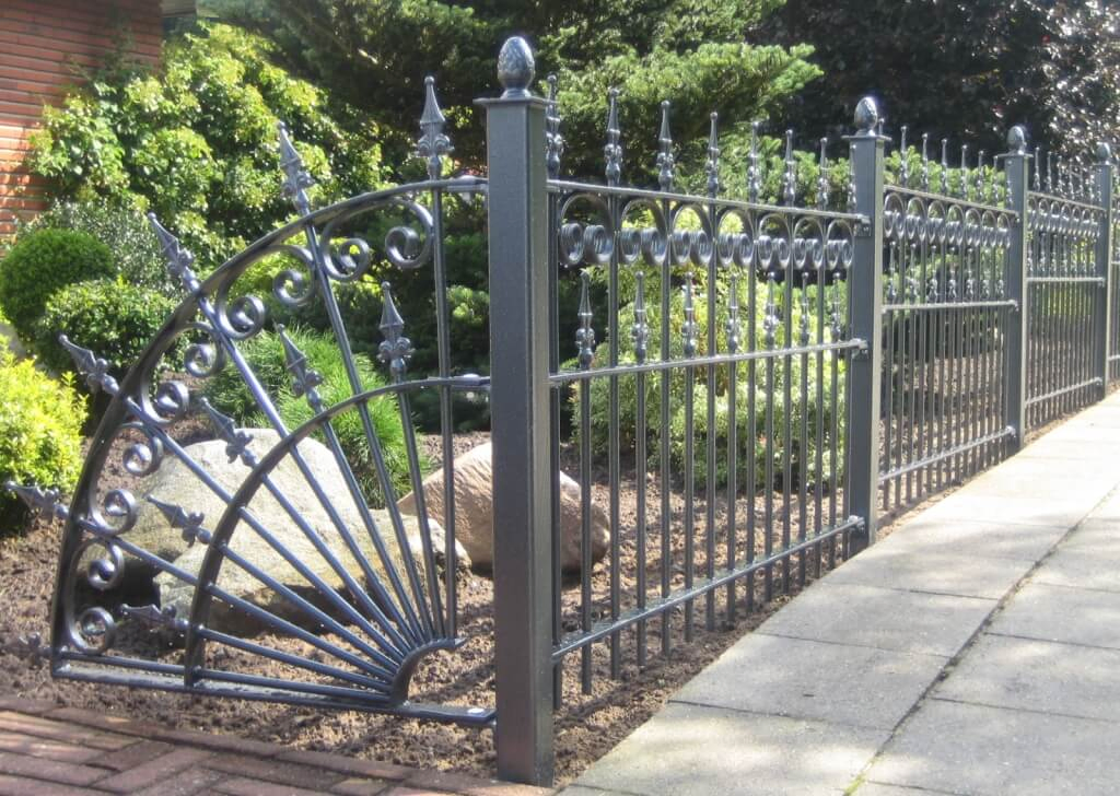 2020 High Quality Classic Design Wrought Iron Fence