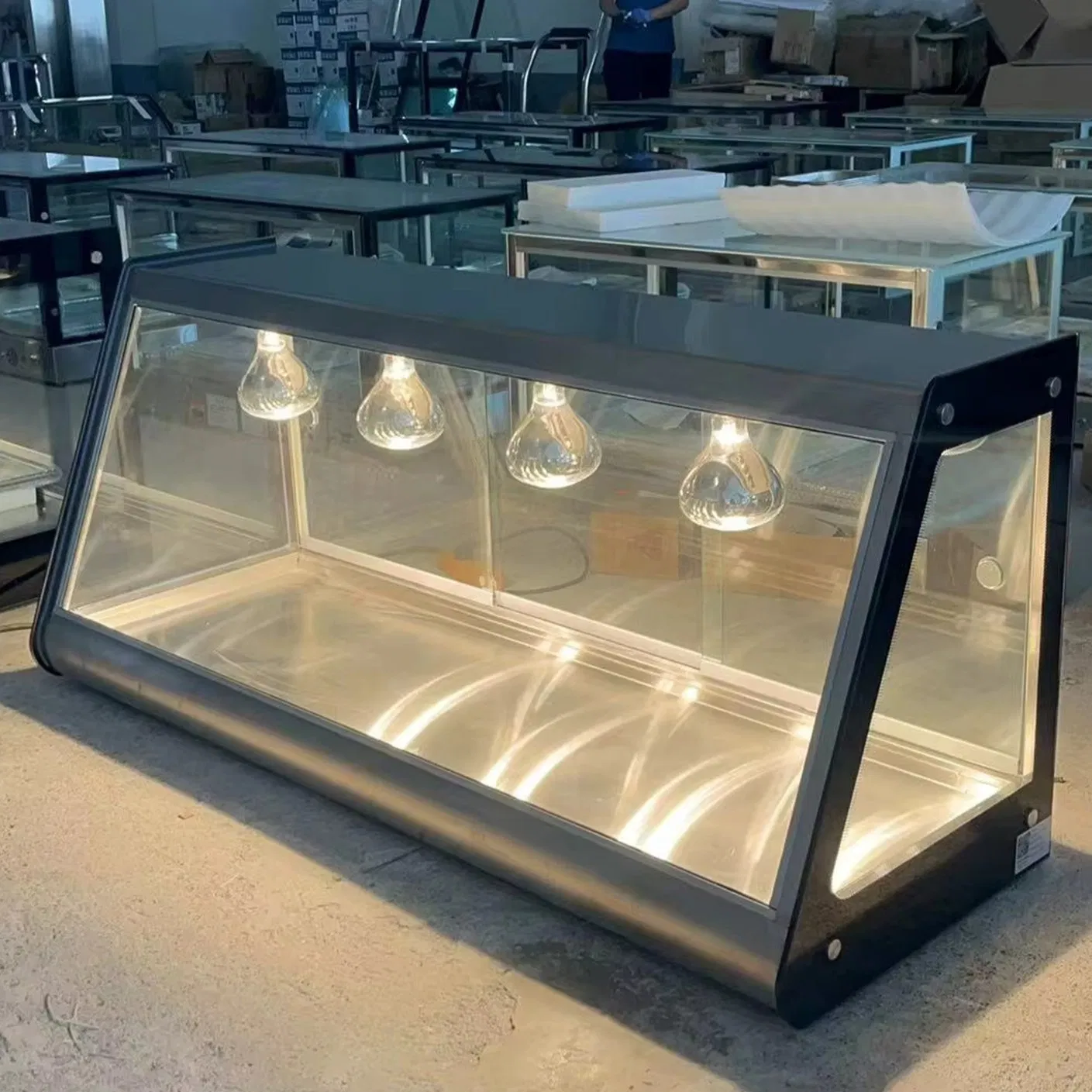 Corner Design Heated Display Cabinet Maximizes Space Utilization in Food Service Areas