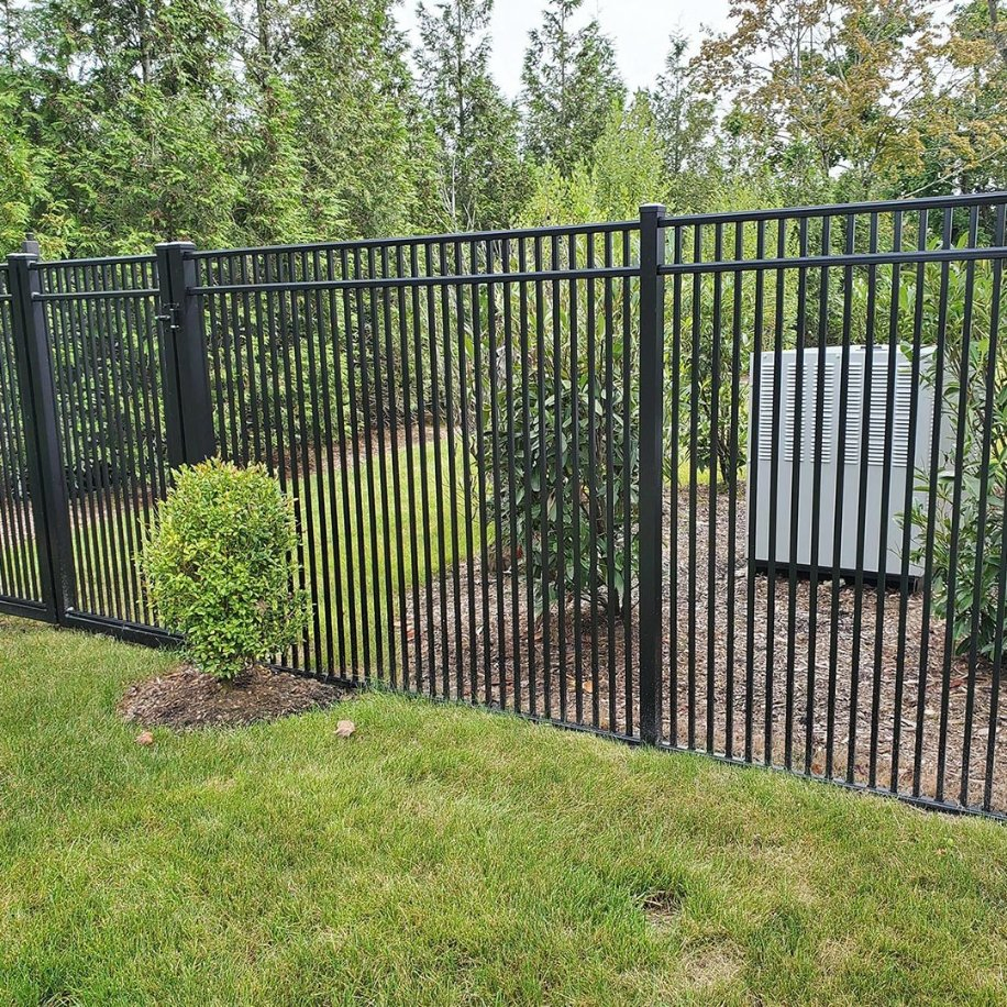 Stylish Aluminum Fencing Designs for Elegant Yard Entrances