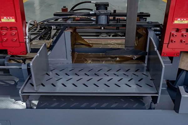 Ленточная пила по металлу автоматическая горизонтальная