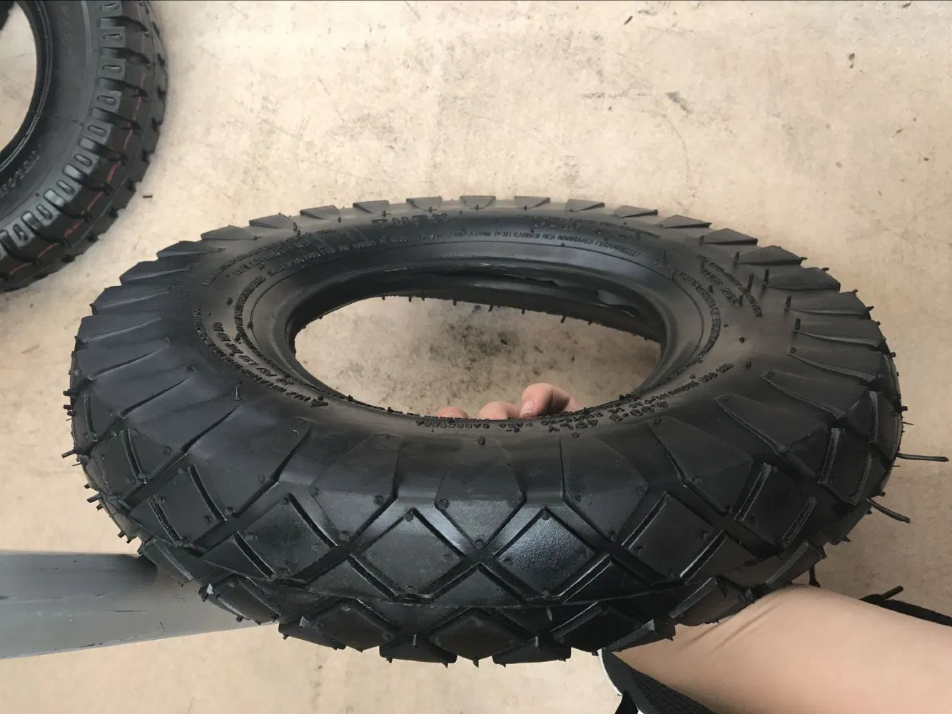 Шина 4.00-8 с камерой для тачки и тележки