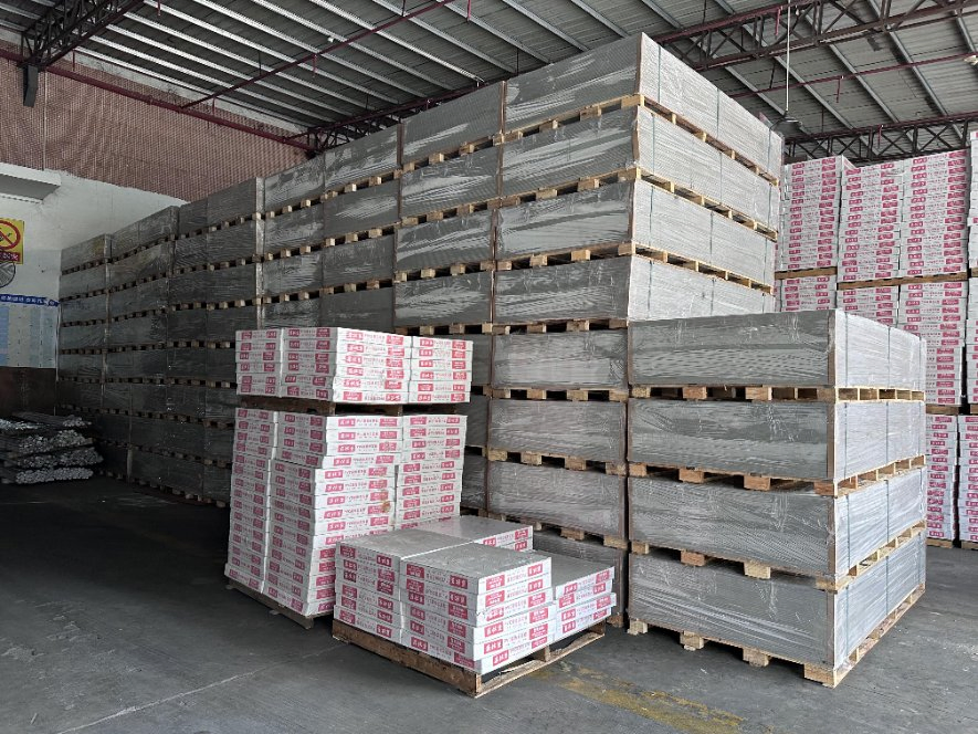 Durable Fireproof Waterproof Board Exterior Interior Cementboard for Modern Wall Designs