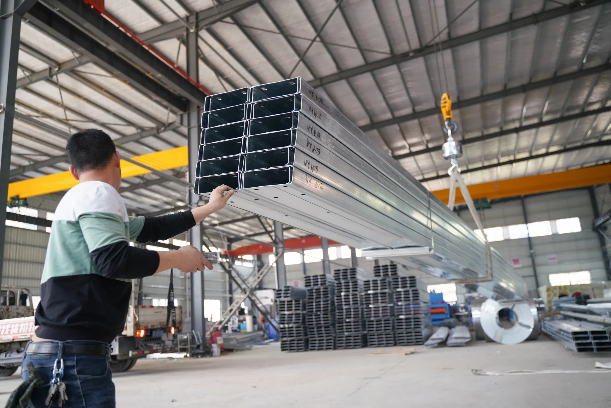 C-Shaped Steel with Thin Wall, Perforated C Channel Purlins for Supporting System, C Purlin by Hot-Coiled Steel and Cold-Bent C-Style Steel Purlin