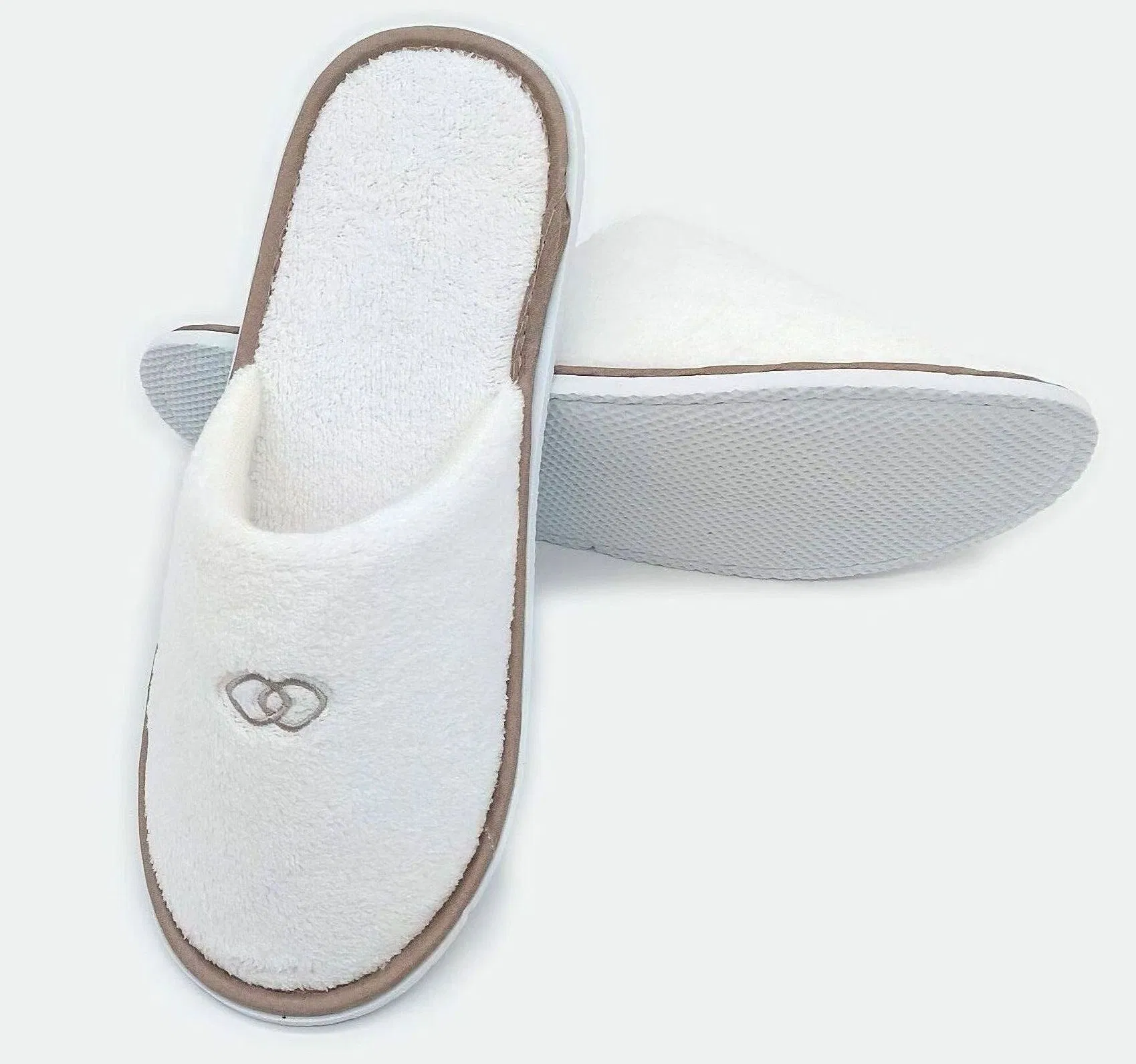 China Manufacturer Velour Terry Cloth Fabric Disposable Slippers Hotel Personalized Embroidery Logo White Coral Fleece Hotel EVA Slippers for 5 Star Hotels