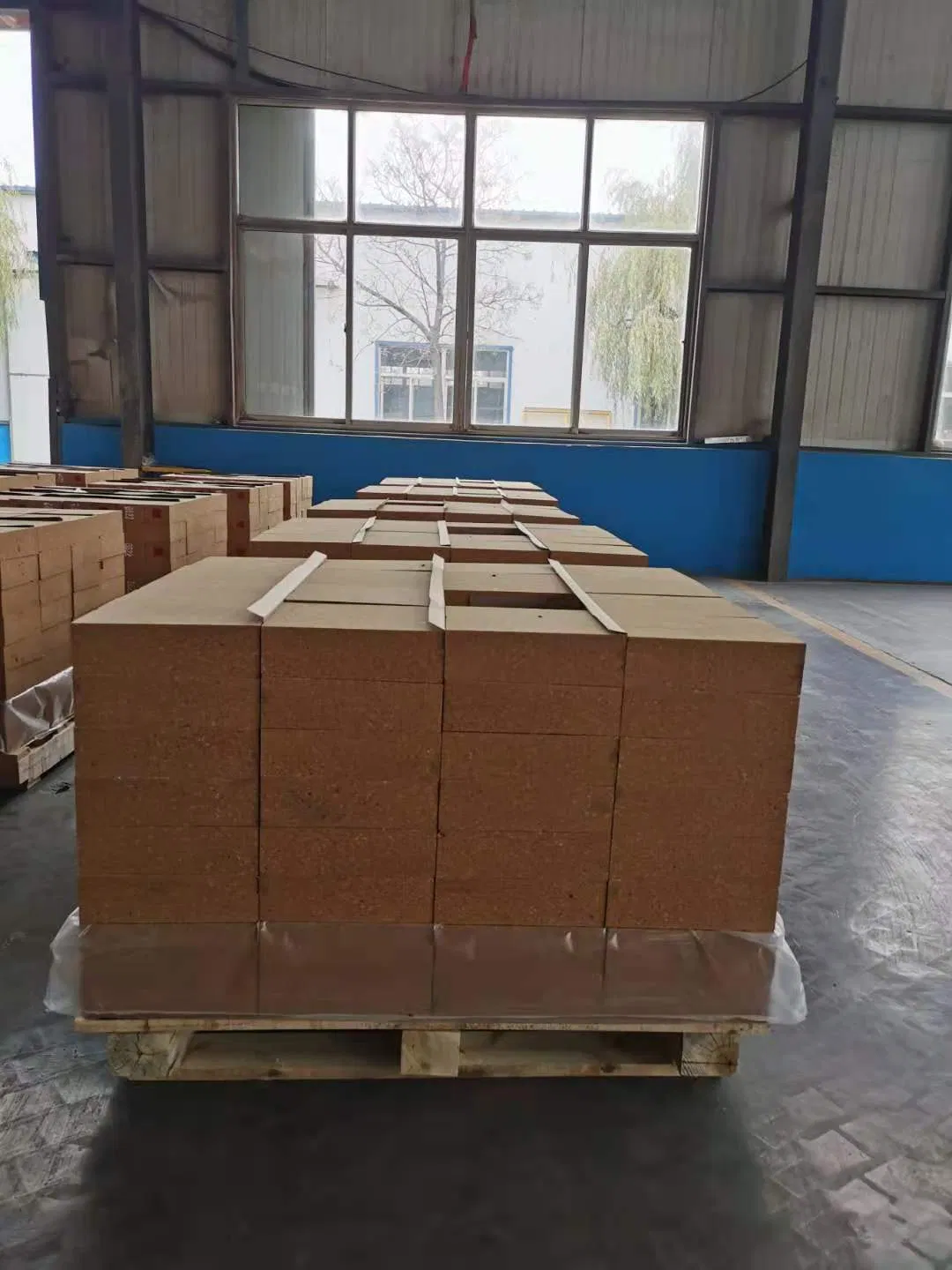 Магнезито-глиноземистый кирпич для зоны перехода цементной печи