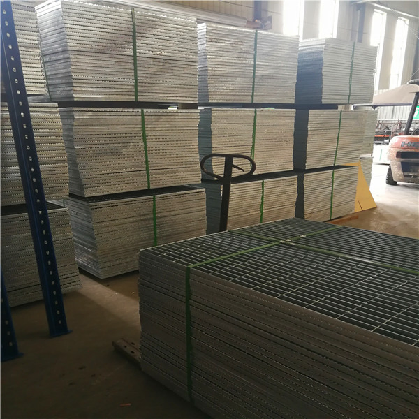 5800*1000mm Galvanized 30*100mm Steel Grate Drain Grating