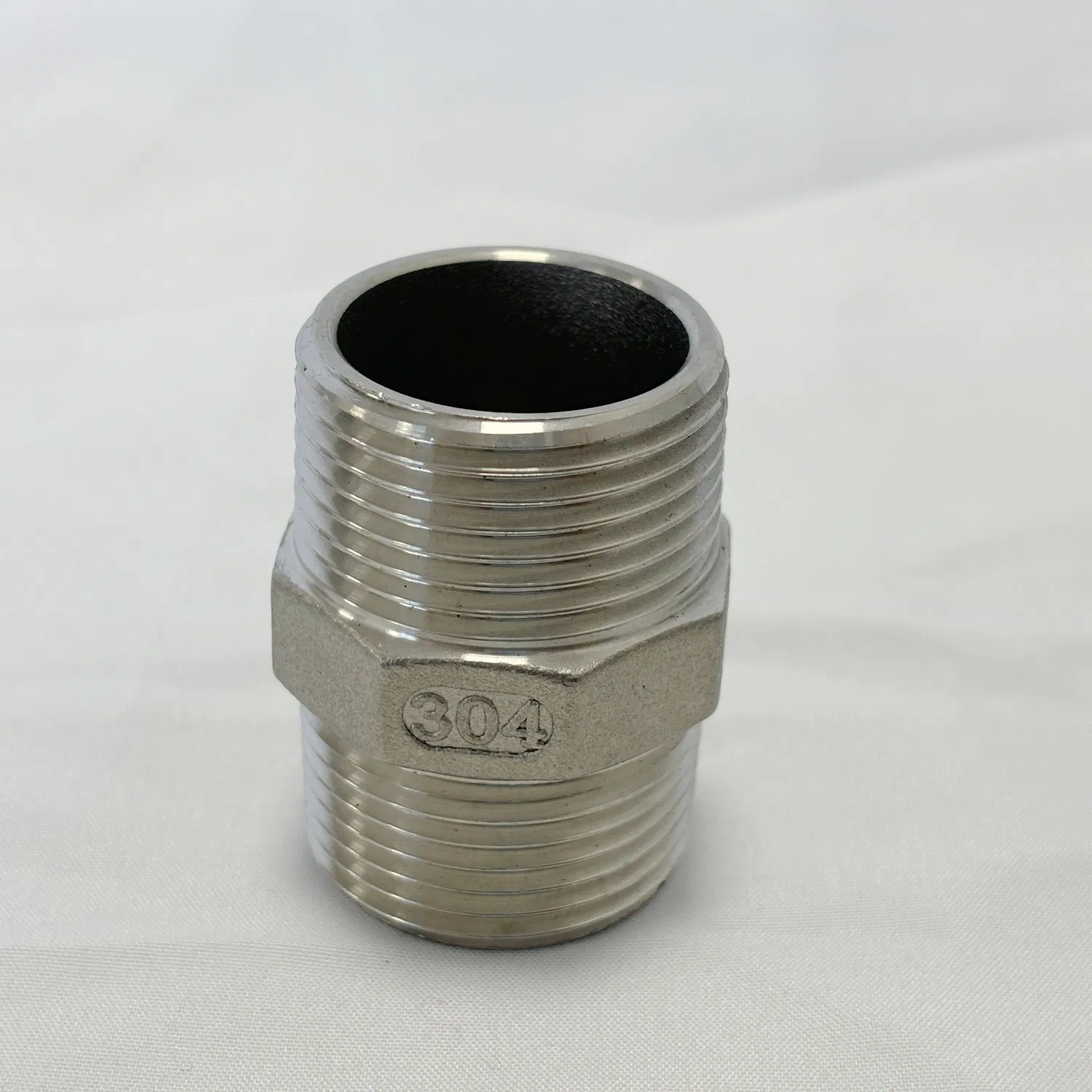 Heavy-Duty Stainless Steel Hex Nipple Pipe Fitting for Industrial Use