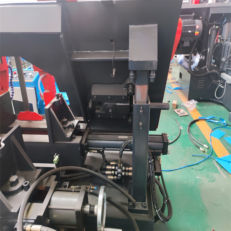 Станок ленточнопильный по металлу