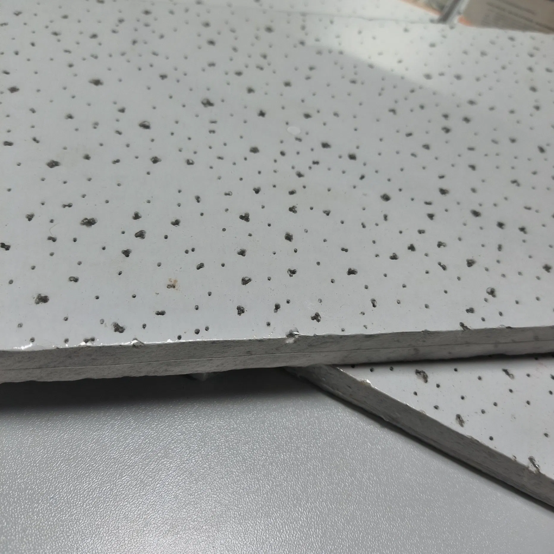 Class a Fire Rated Mineral Fiber Ceiling for Public Buildings