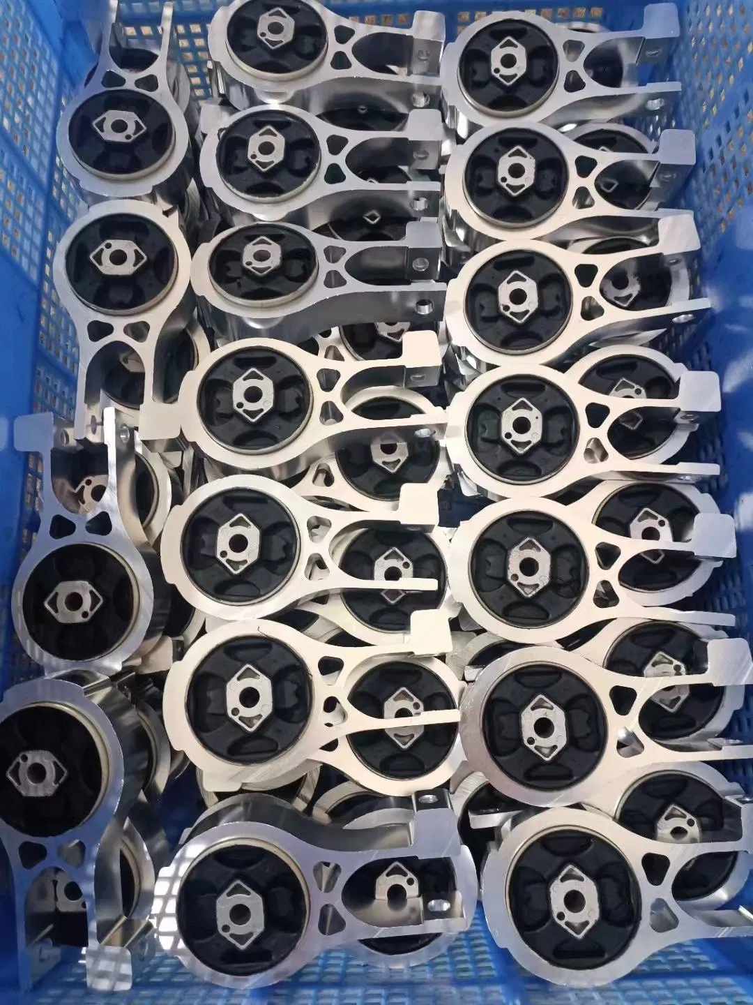 Опора двигателя для Mercedes-Benz 901 241 24 13