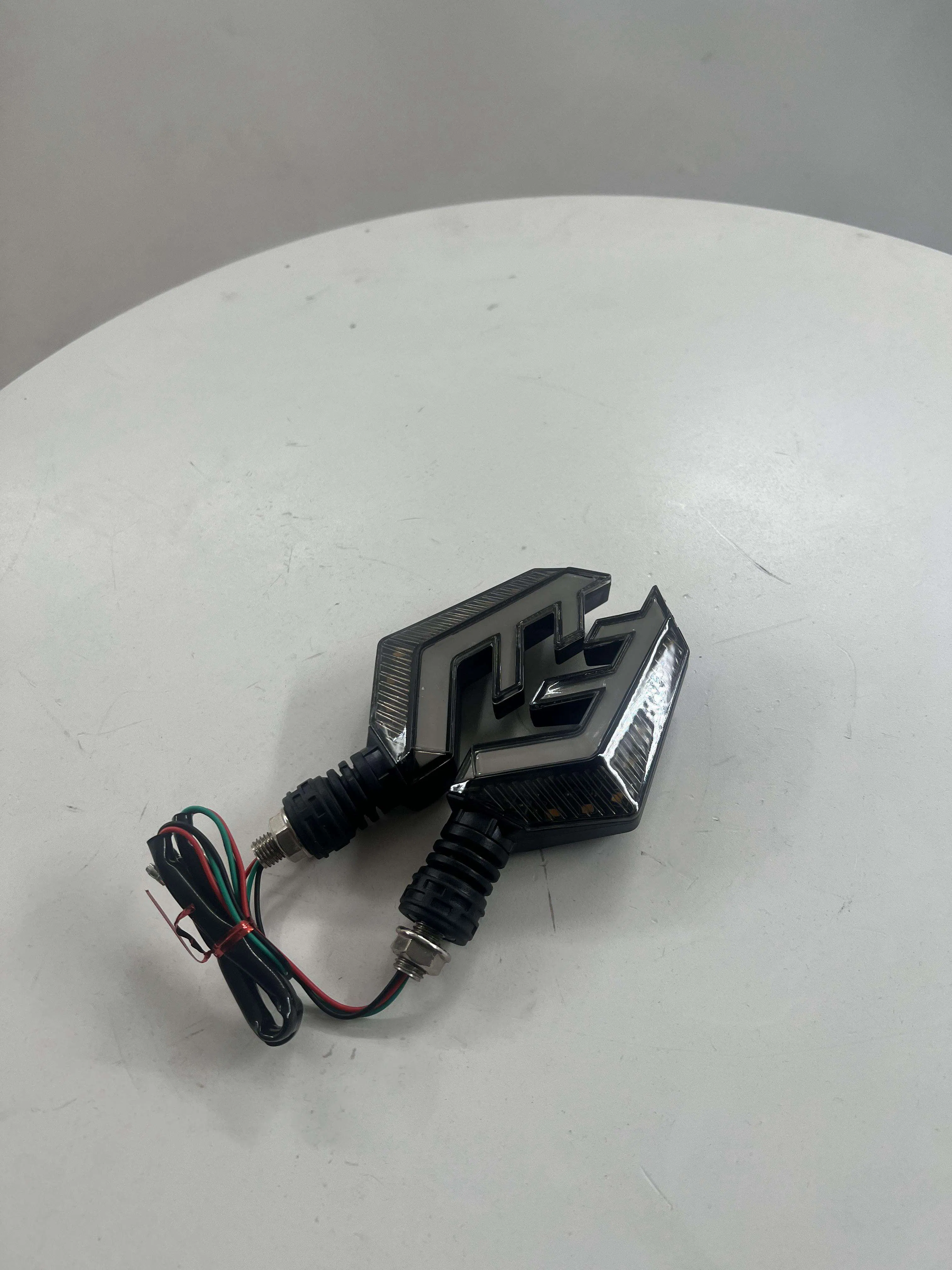 Светодиодный поворотник 2xo-151 R для мотоциклов и трициклов