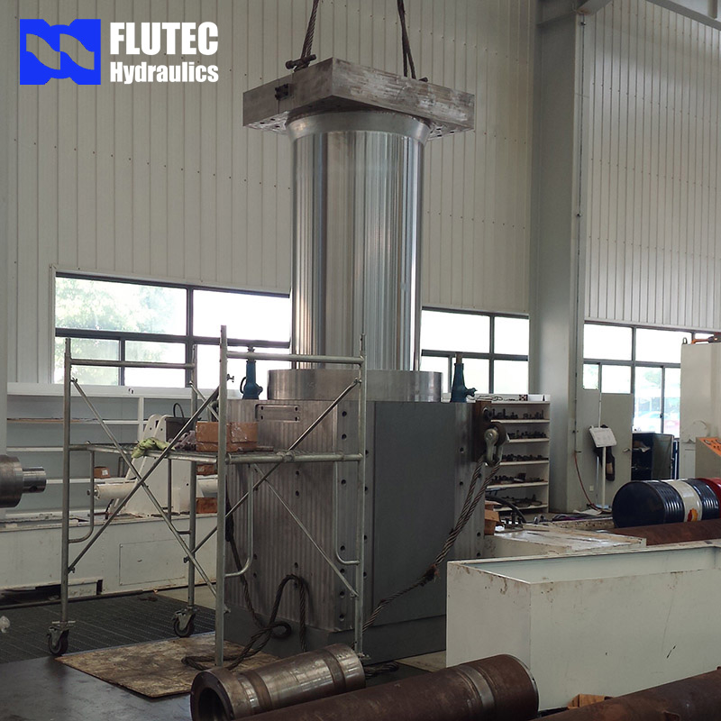 Главный гидроцилиндр для пресс-пакетировщика 4000 тонн
