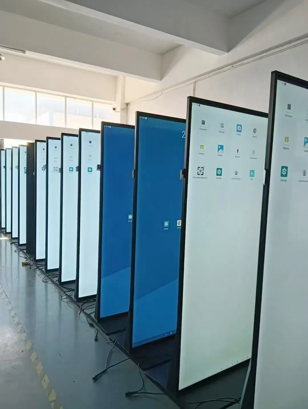 Сенсорный киоск 49 дюймов для рекламы с напольной стойкой