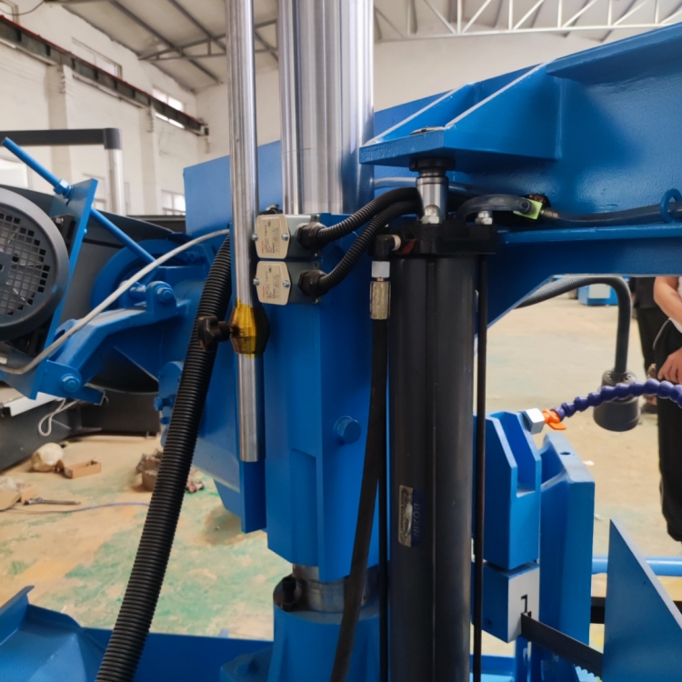 Станок ленточнопильный горизонтальный с гидрозажимом GB-4240