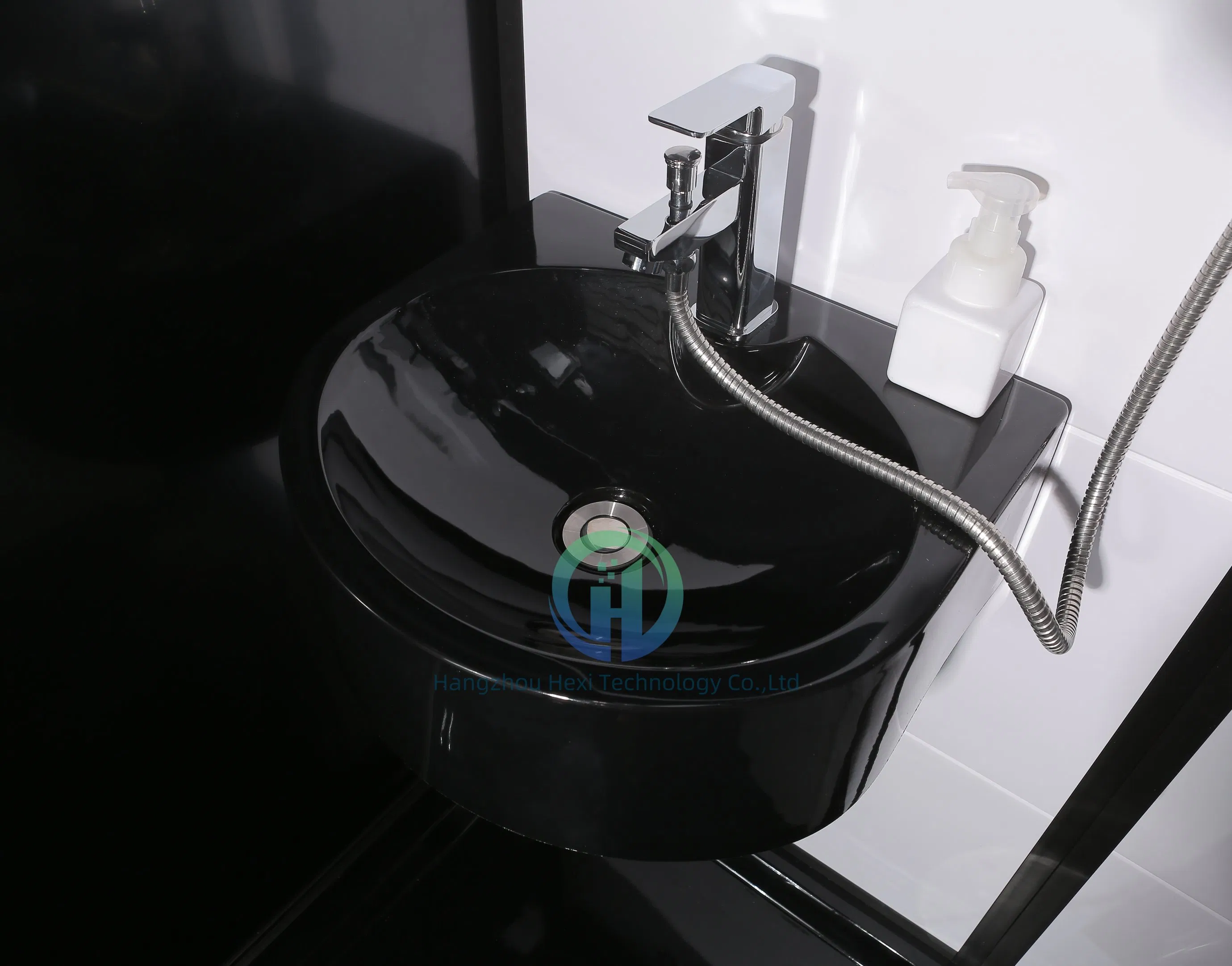 High Quality Stylish Black Frame Prefab Bathroom for Shower