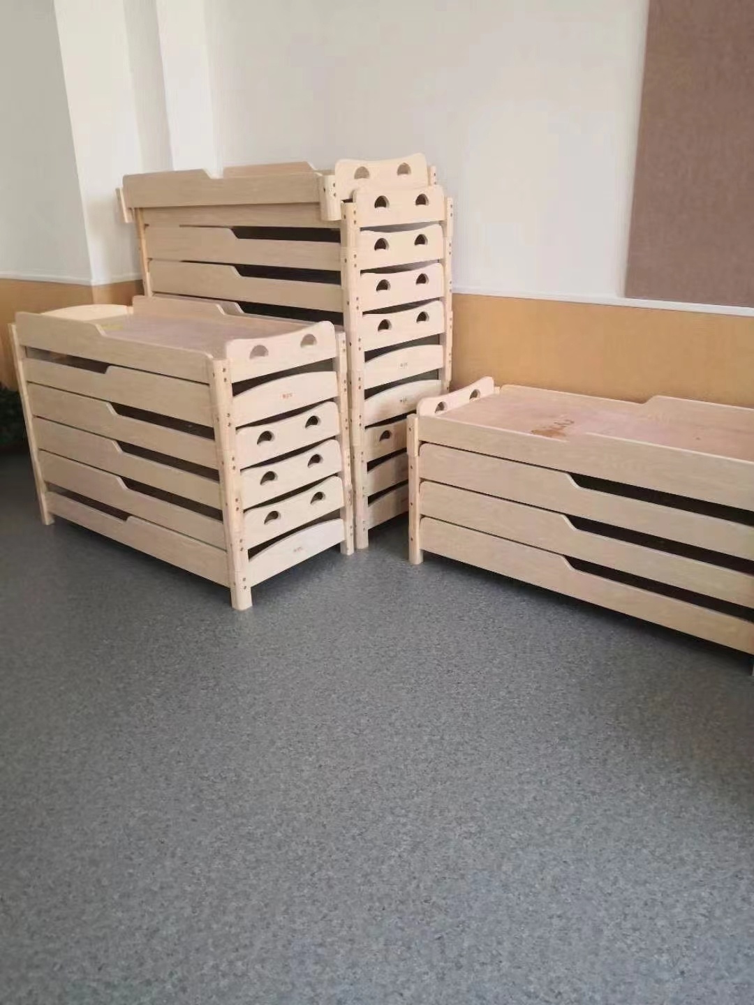 Кровать-домик детская деревянная Монтессори для малышей