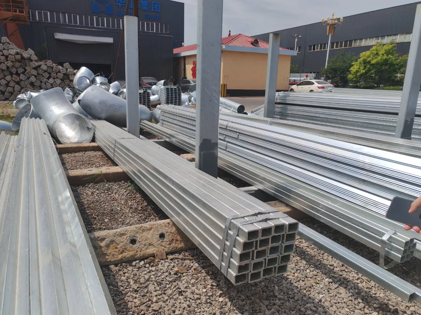 Superior Quality Heavy-Duty Industrial Grade Galvanized Steel Cattle Farm Fence Posts - Premium Durable Robust & Long-Lasting Fencing Solution