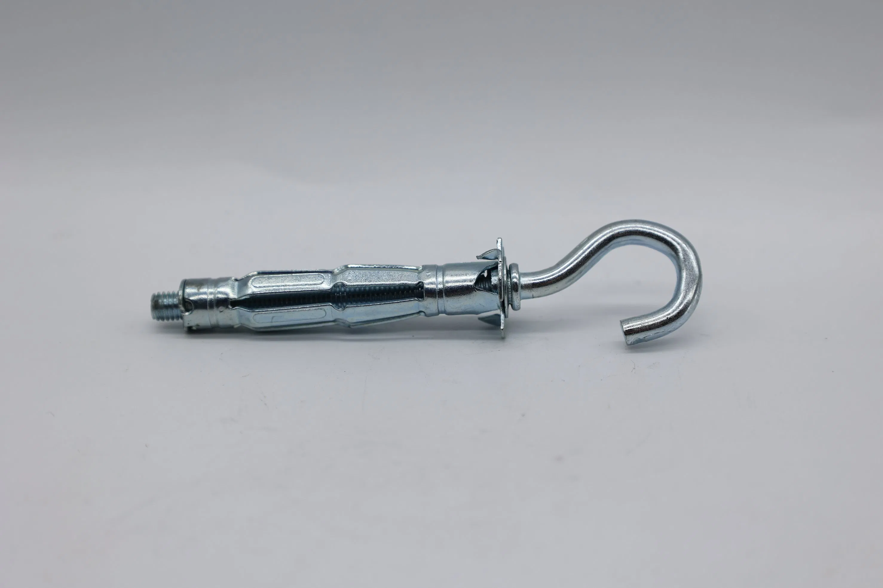 Анкерный болт для строительства и машиностроения