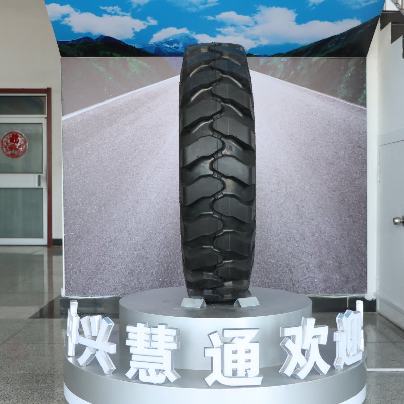 Excavator Tire 10.00-20 HT816 Pattern