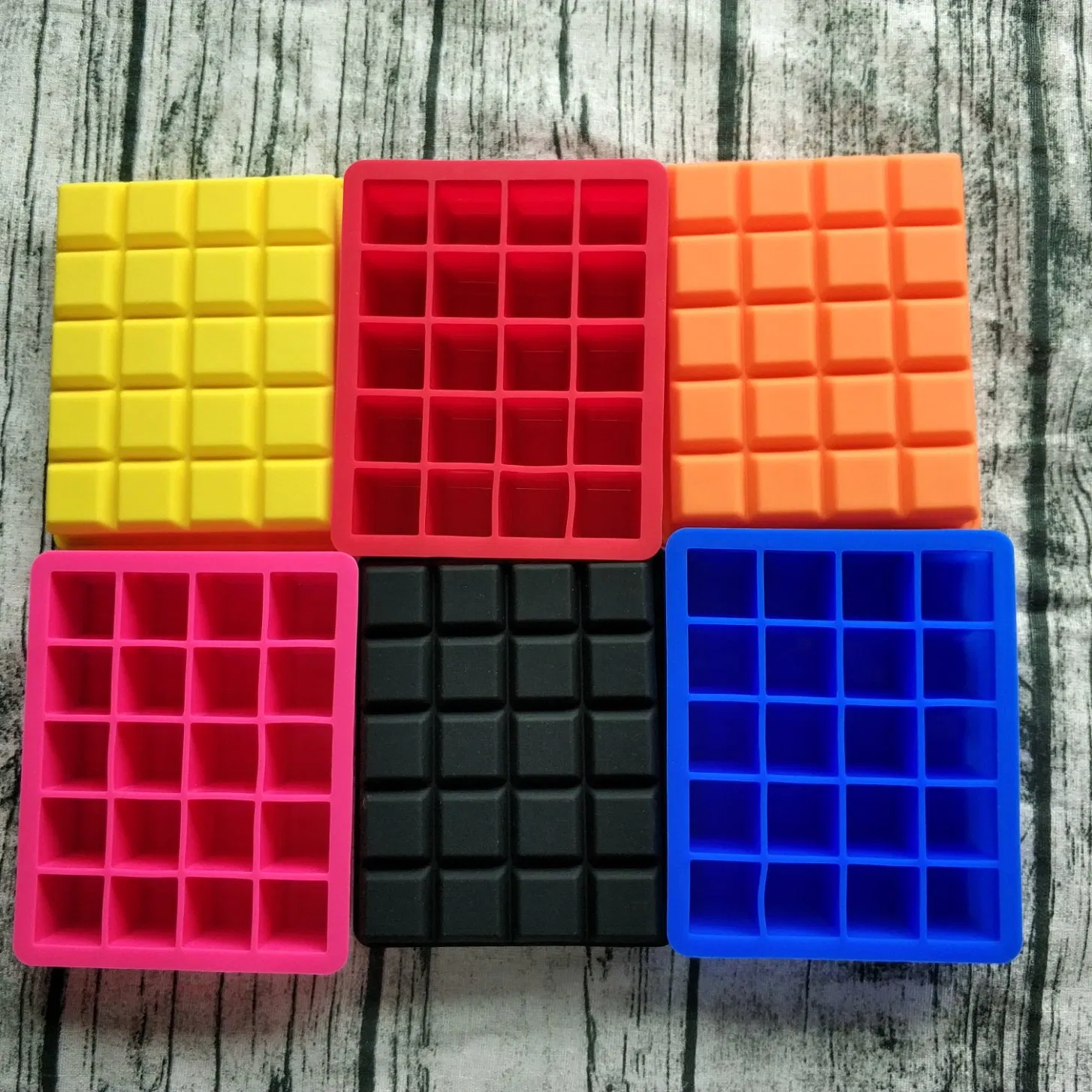 Mini Ice Cube Tray Tiny Ice Cube Mold Bin Ice Scoop for Chilling Drinks Coffee Juice Cocktail