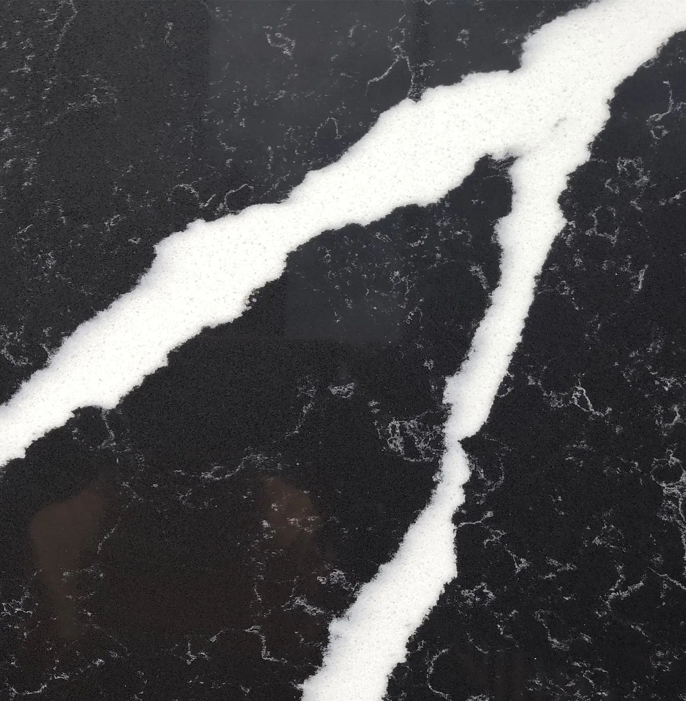 Hot Sale Artificial Calacatta Black Monnet Quartz Customized Size Black White for Countertop and Big Slabs