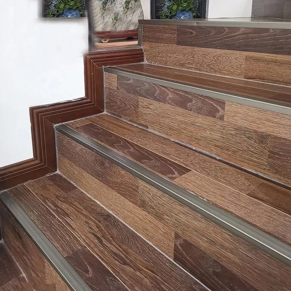 Ламинат 32 класса AC4 Дуб Ёлочка глянцевый