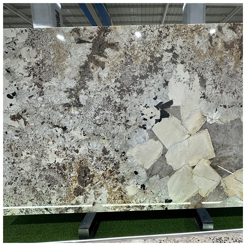 Brazilian Patagonia Extra Quartzite Slabs for Countertops and Tiles