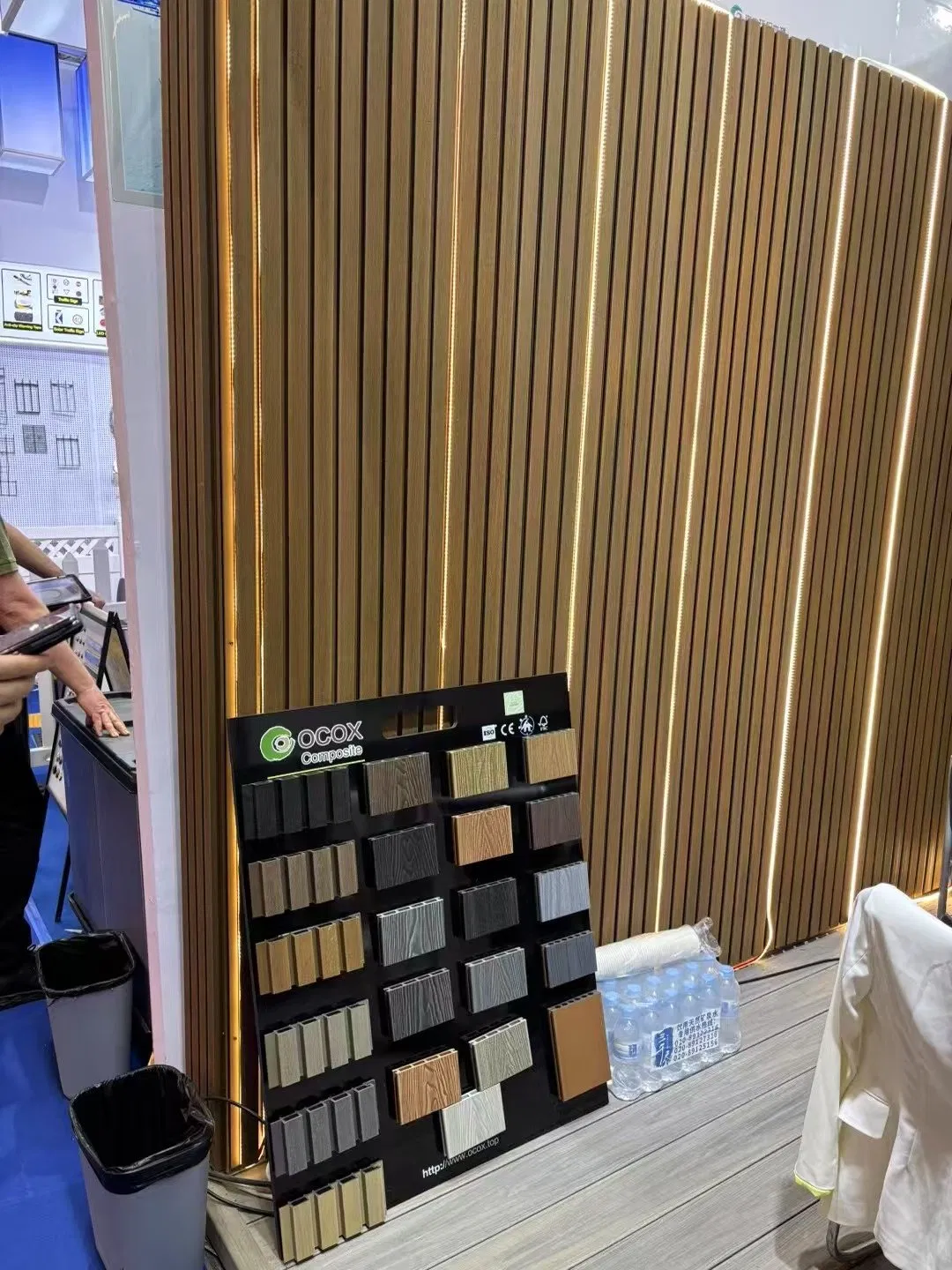 Eco-Friendly Waterproof Composite Decking Anthracite for Garden Park Public Area Landscape Exterior Terrace Wall Panel/Fence Wood Texture Alfresco Decking