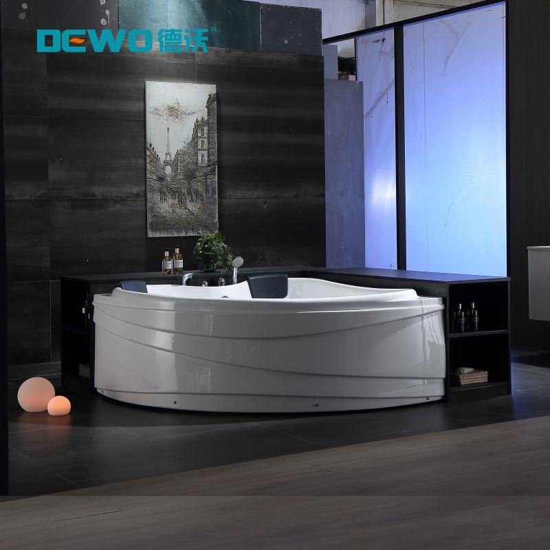 Акриловая угловая ванна с гидромассажем в форме сердца