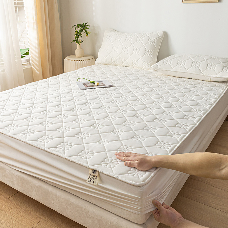 Premium Sleep Ultra Waterproof Padded Bed Sheet Padded Non-Slip Fitted Sheet Mattress Protector