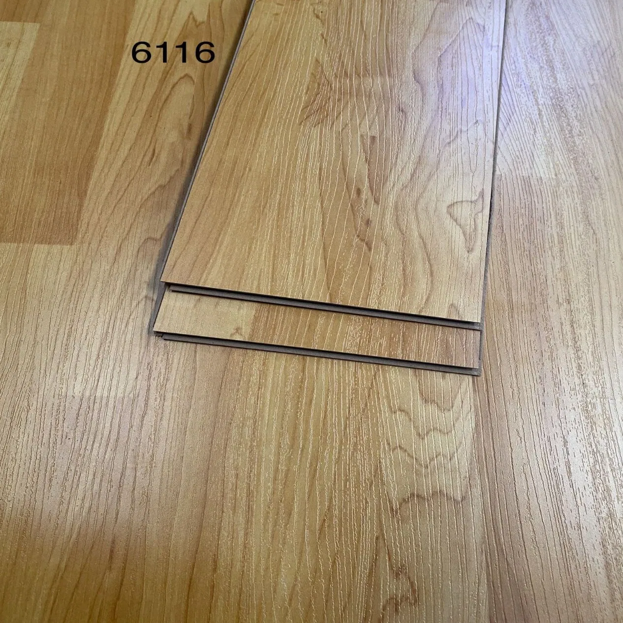Laminated Flooring MDF/HDF Eir Piano High Gloss Engineered Flooring