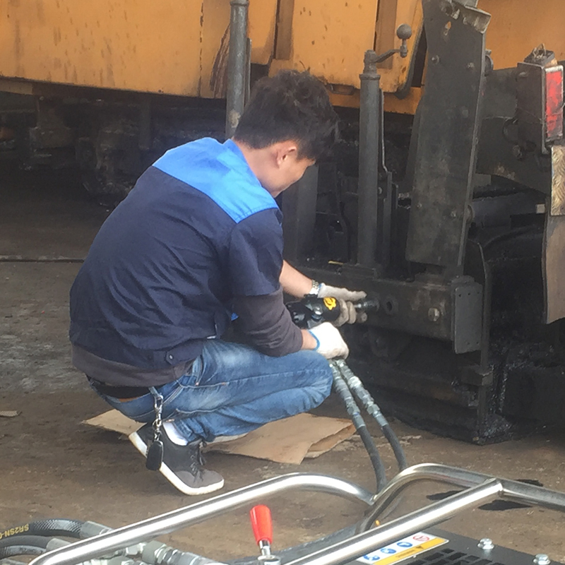 Hydraulic Impact Torque Wrench Bolting Tools Vertical Type Torque Wrench Bolting