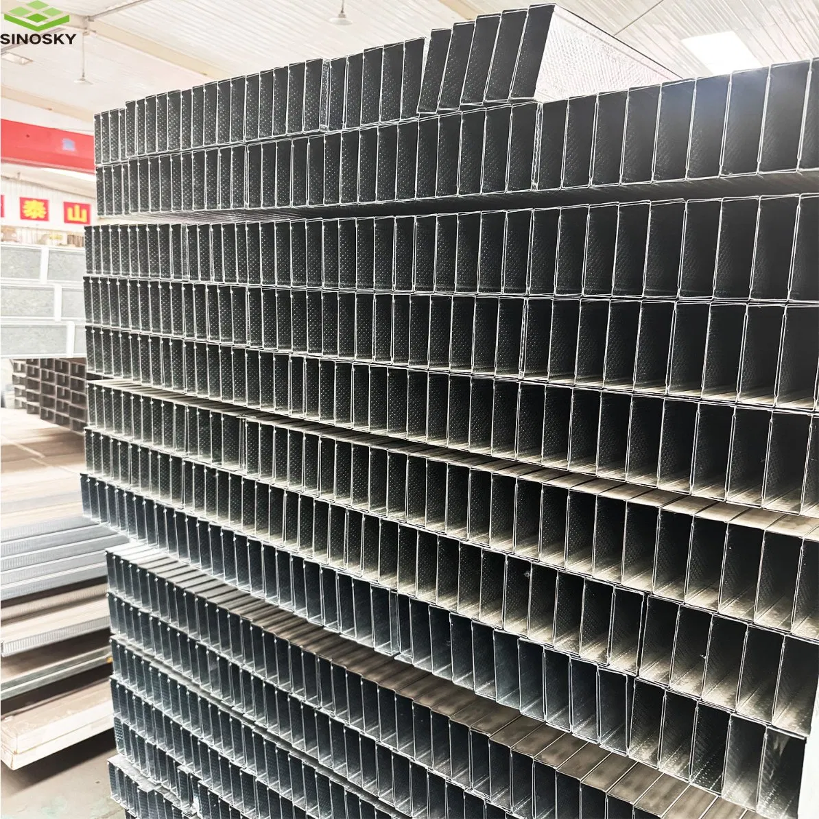 High Quality Light Steel Metal Studs Series/ Big Hole Steel Light Keels for Prefabricated House