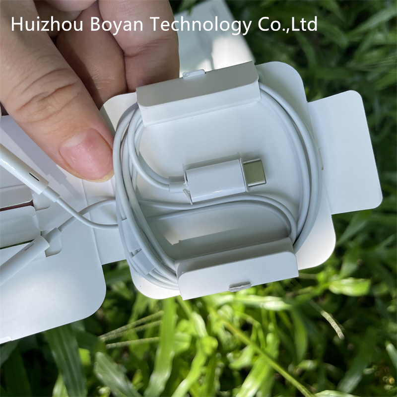 Наушники проводные USB-C, белые, в ухо