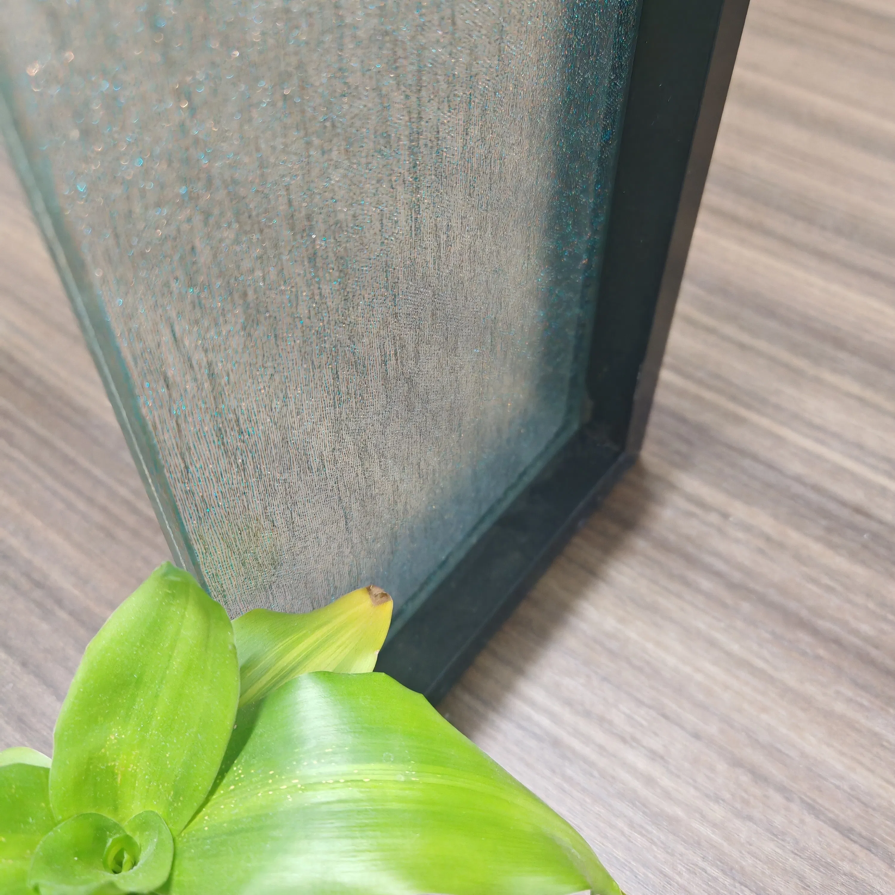 Elegant Modern Glass Panels for Chic Artistic Home Interior Solutions