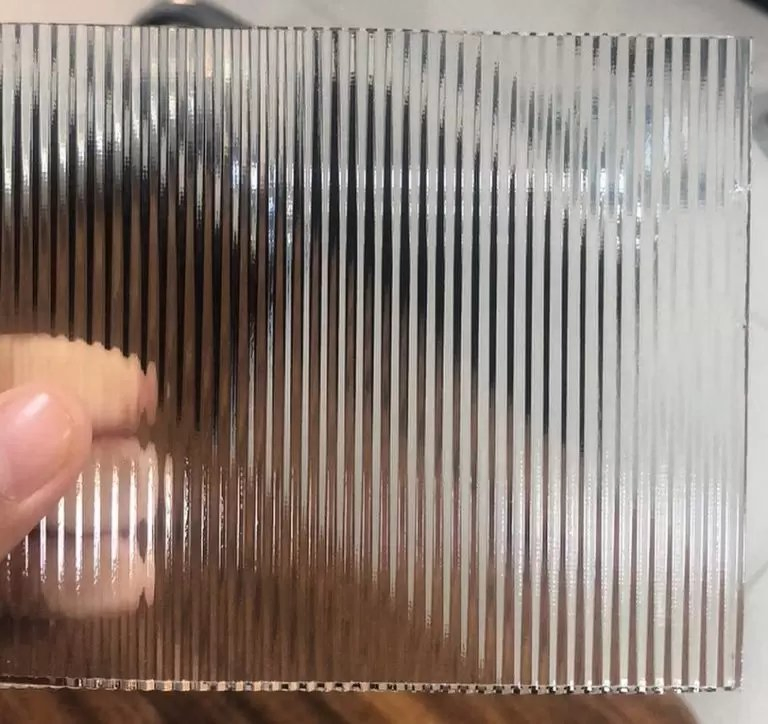 Decorative Ultra-Clear Stained Ribbed Patterned Figured Textured Glass Fluted Glass Sheet for Shower Screens