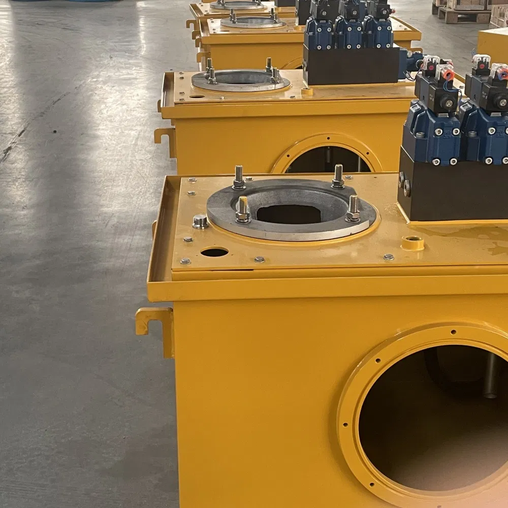 Гидравлическая насосная станция с клапанами и насосами