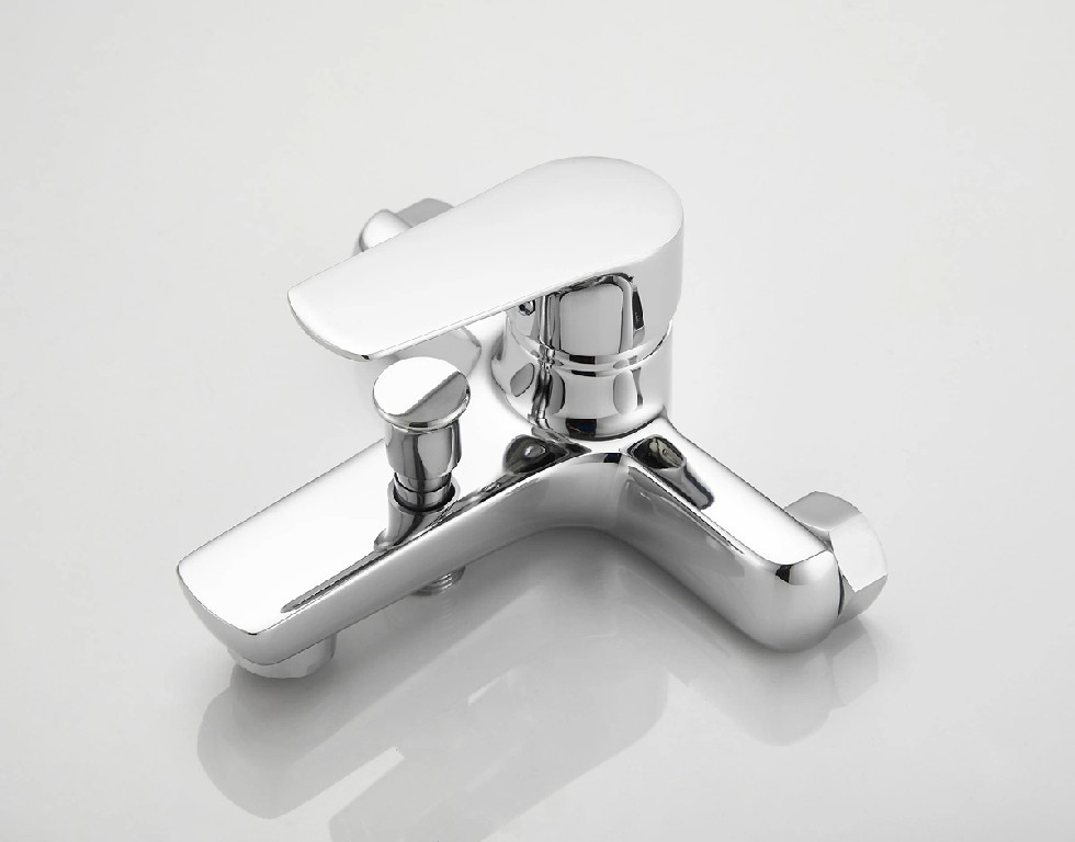 Смеситель для ванны настенный однорычажный Pinslon