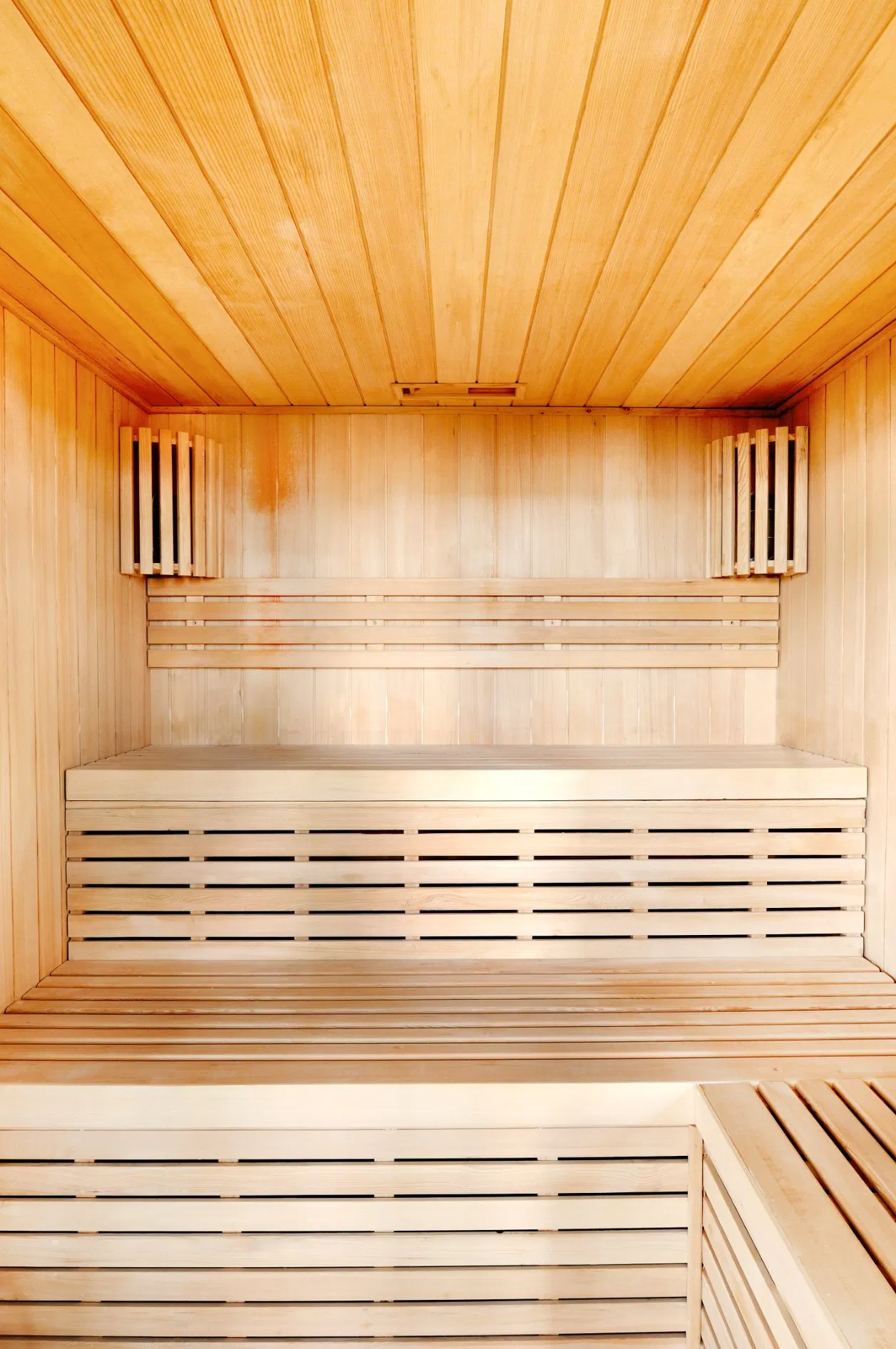 Финская сауна для дома с двухъярусной скамьей