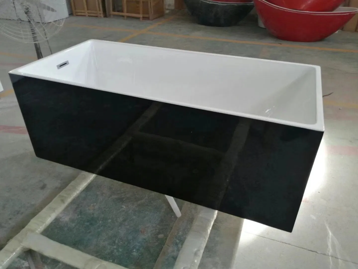 Sanitary Ware Black Outside Ellipse Inside White Adult Acrylic Freestanding Bathtub for Bathroom
