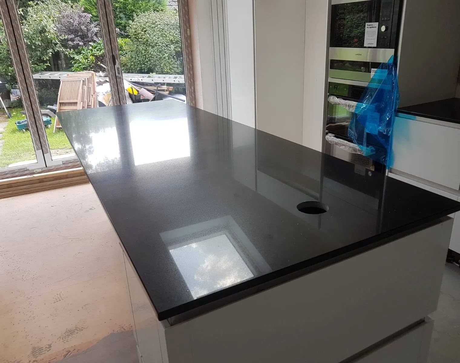 Engineered Stone Black Galaxy Black Sparkle Quartz Slab for Worktops Counter Top