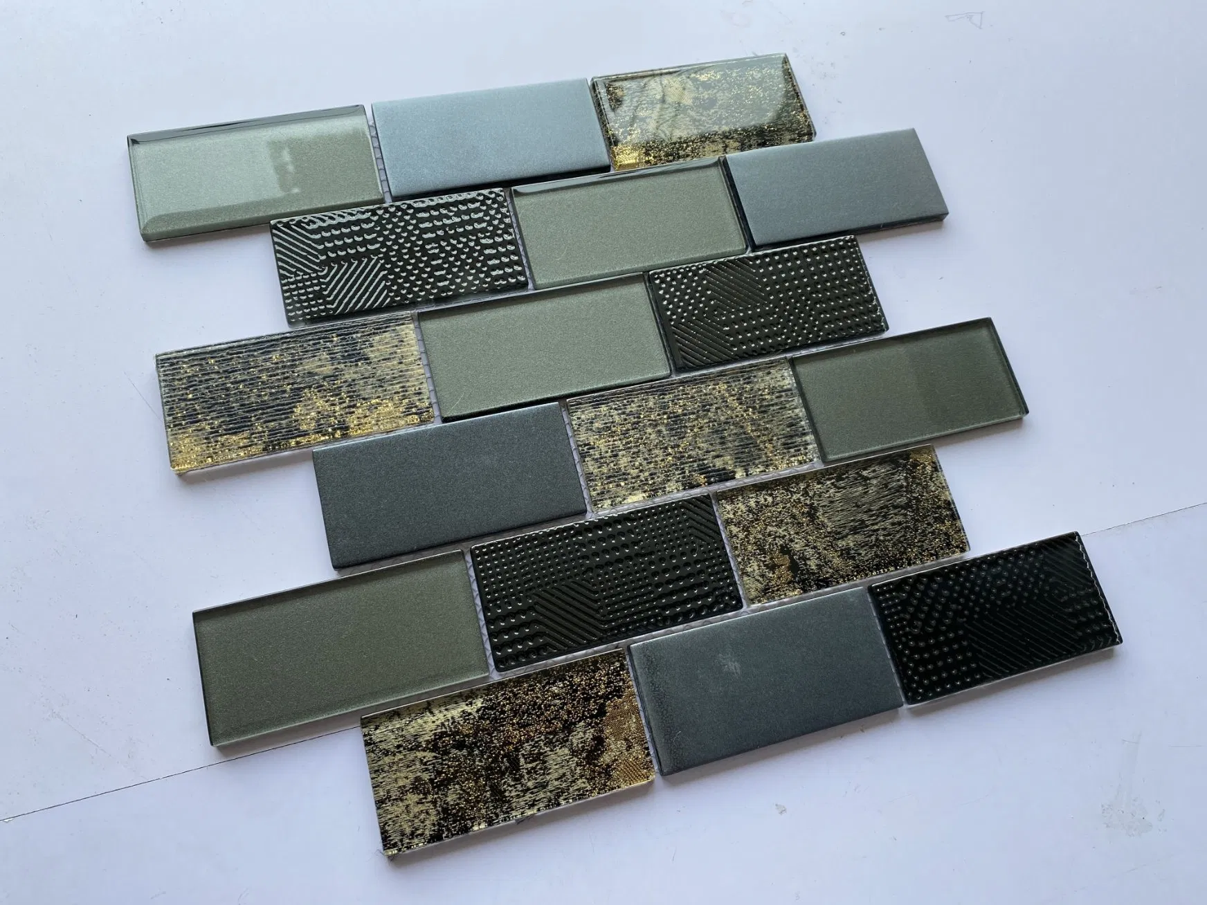 Мозаика стеклянная черная, современный дизайн, кирпичный стиль