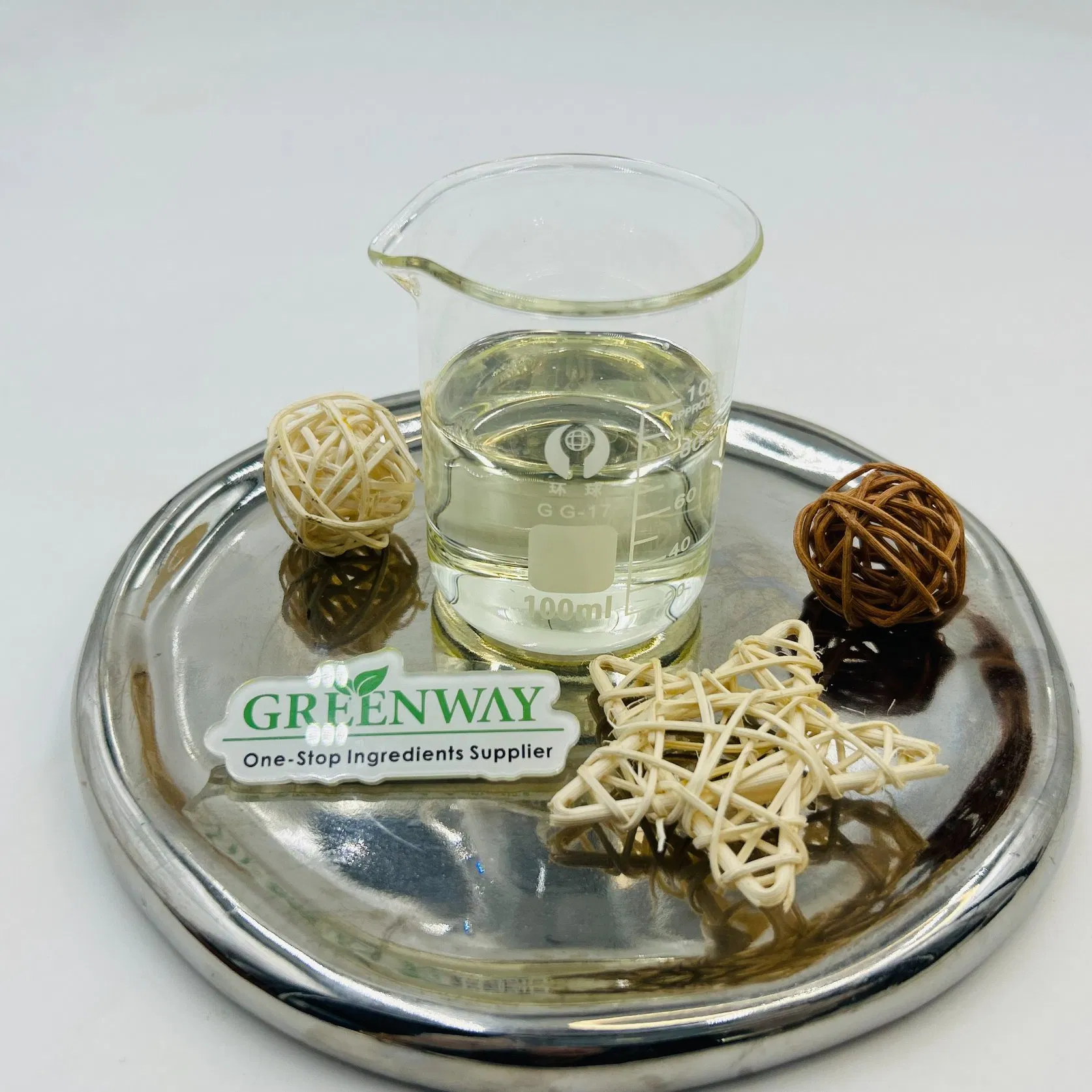 Factory Supply 80% Food Grade Essential Pure Natural Flavor Raw Material CAS 8000-48-4 Plant Extract Eucalyptol Distilled Eucalyptus Oil